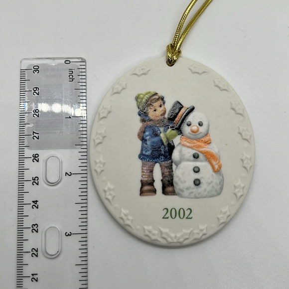 Berta Hummel Flat Porcelain Christmas Ornament - Picture 4 of 4